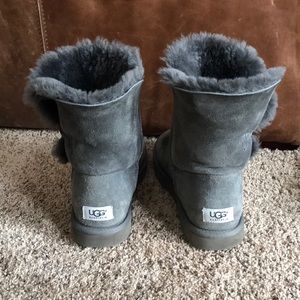 UGG Women’s Button II Boot Wool in Grey